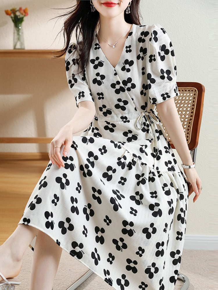 Plus Size White Daisy Print Midi Dress with Ruffle Sleeves