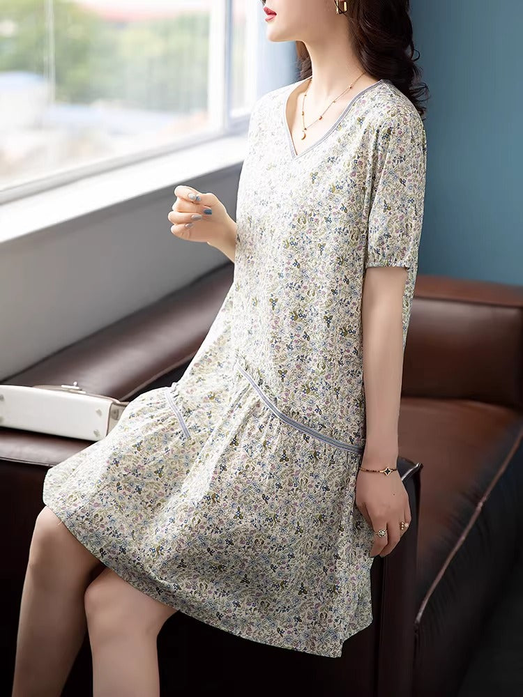 Plus Size V-Neck Ditsy Floral Drop-Waist Dress Pluspreorder Plus Size V-Neck Ditsy Floral Drop-Waist Dress Pluspreorder