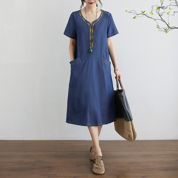 Plus Size Denim Embroidery Short Sleeve Dress With Pockets