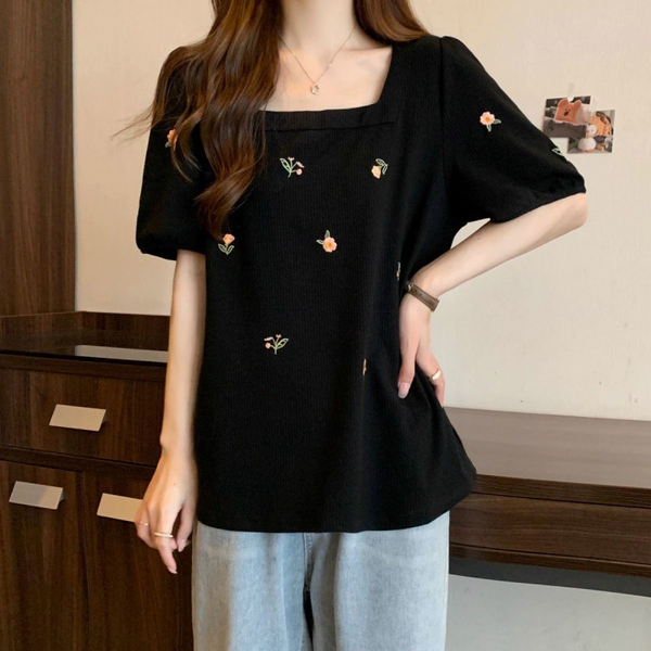 Plus Size Little Flowers Embroidery Square Neck Knit Blouse