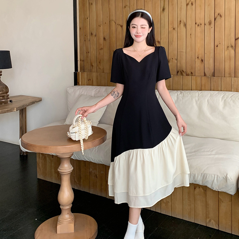 Plus Size Monochrome Sweetheart Dress