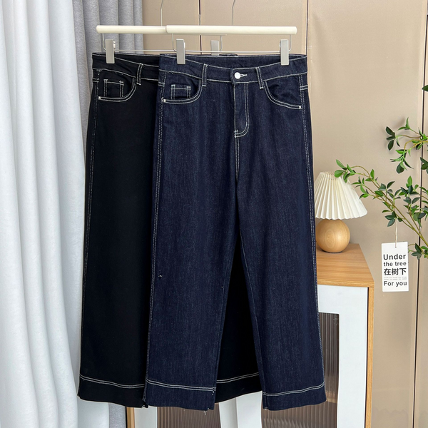 Plus Size Outline Straight Leg Jeans