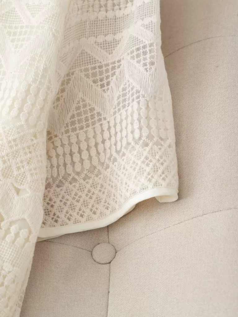 XL-4XL) Plus Size Cream Lace Square Neck Blouse (EXTRA BIG SIZE) –  Pluspreorder, image size:768x1024