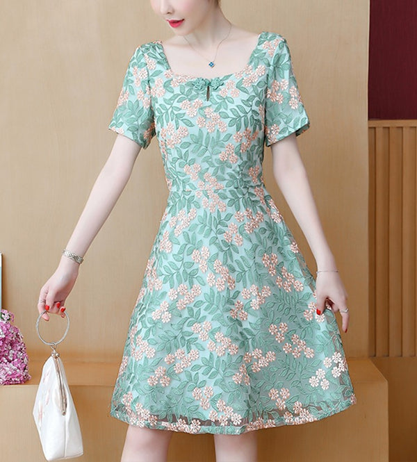 Plus Size Green Square Neck Lace Cheongsam