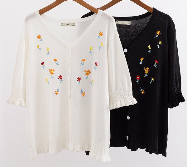 Plus Size Knit Embroidered Flowers Short Sleeve Top