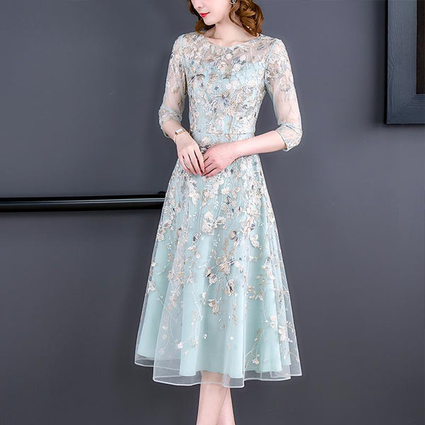 Plus Size Floral Embroidery Dress