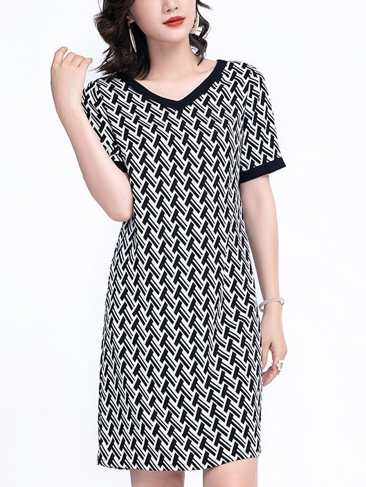 Kerrirose Plus Size Printed V Neck Shift Dress