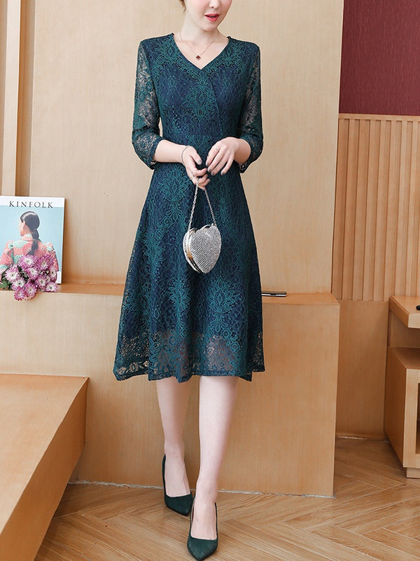 Treasures Plus Size Formal Occasion Lace V Neck Mid Sleeve Dress (Red, Green) (Suitable For Chinese New Year)