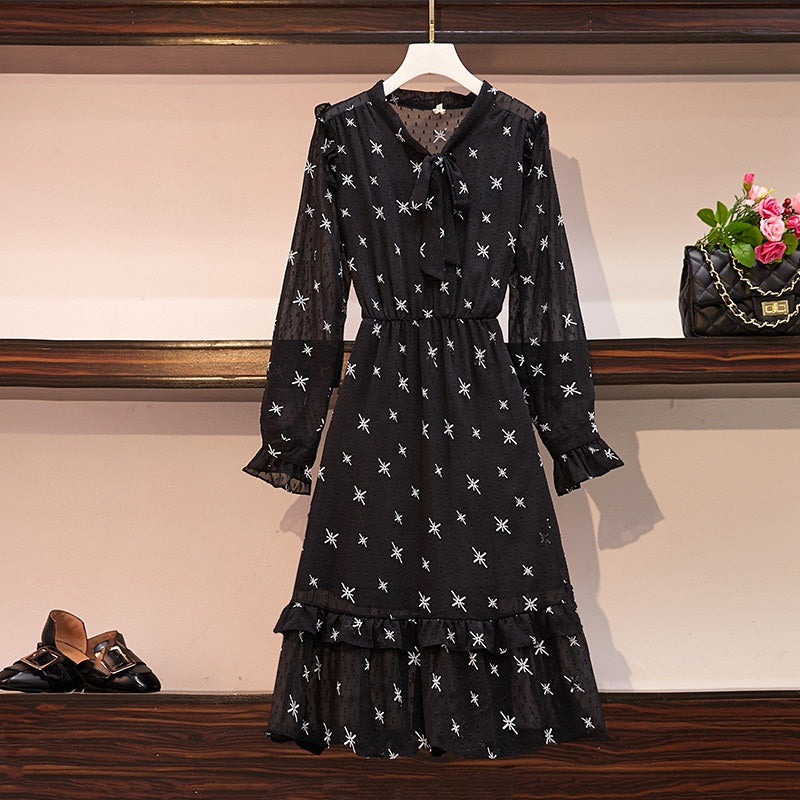 Sheri Bow Tie Embroidery Pissybow L/S Midi Dress