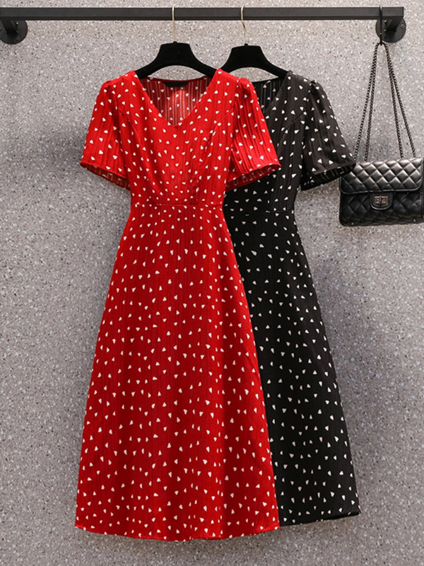 Plus Size Hearts Print V Neck Midi Dress