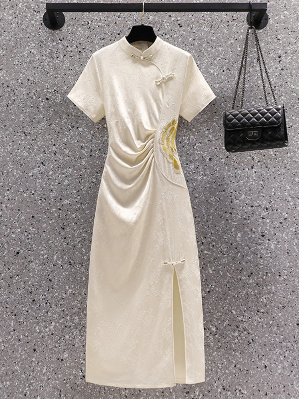 Plus Size White Embroidery Slit Midi Cheongsam Dress