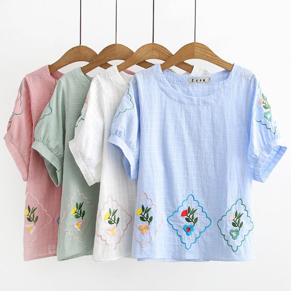 Plus Size Floral Diamond Embroidery Short Sleeve Top