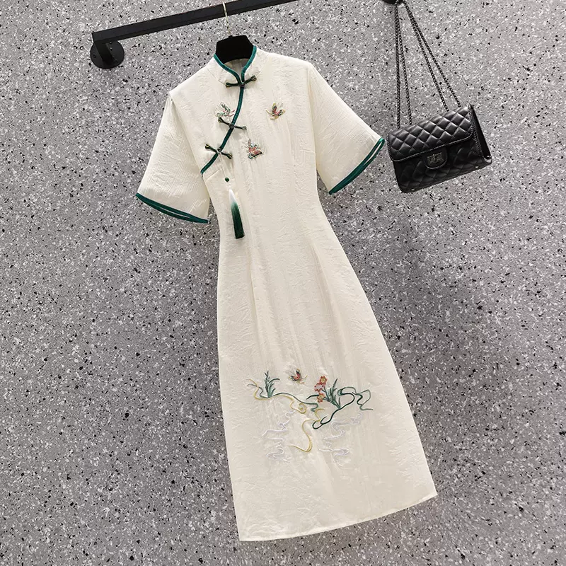 Plus Size White Green Embroidery Cheongsam